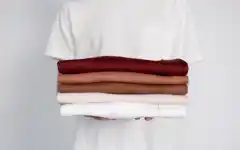 T-Shirt Stapel - Ordnung im Kleiderschrank - Ordnung mit Stil
